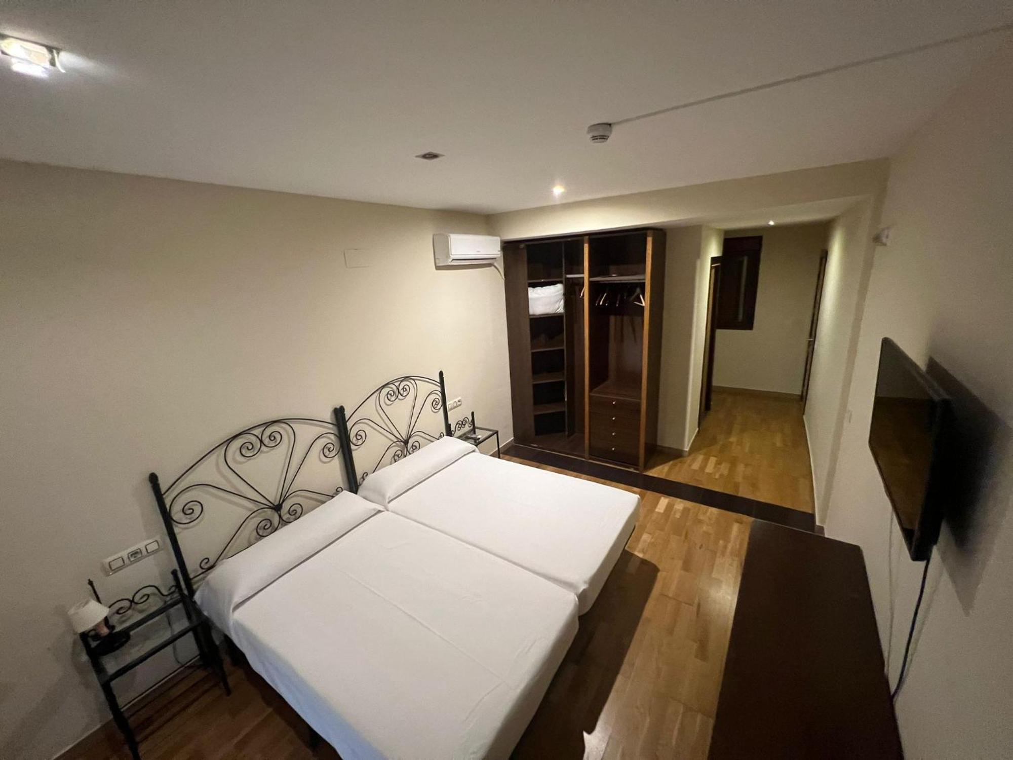 Hostal El Pasaje 蓬特赫尼尔 外观 照片
